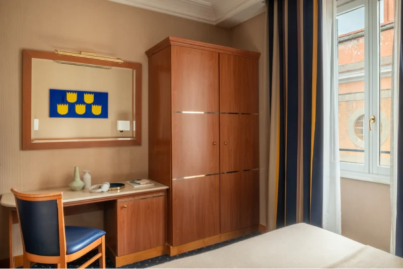 Camera Economy con scrivania, armadio e vista sul centro storico, soggiorno funzionale nel cuore di Roma - Hotel Diocleziano, BZAR hotels a Roma