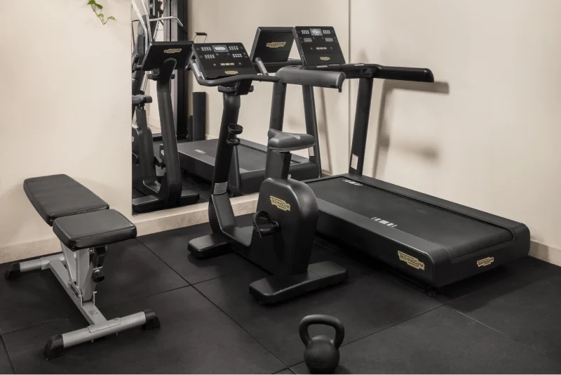 Area fitness con tapis roulant, cyclette e panca per allenamento completo vicino a Roma Termini - Hotel Diocleziano, BZAR hotels a Roma