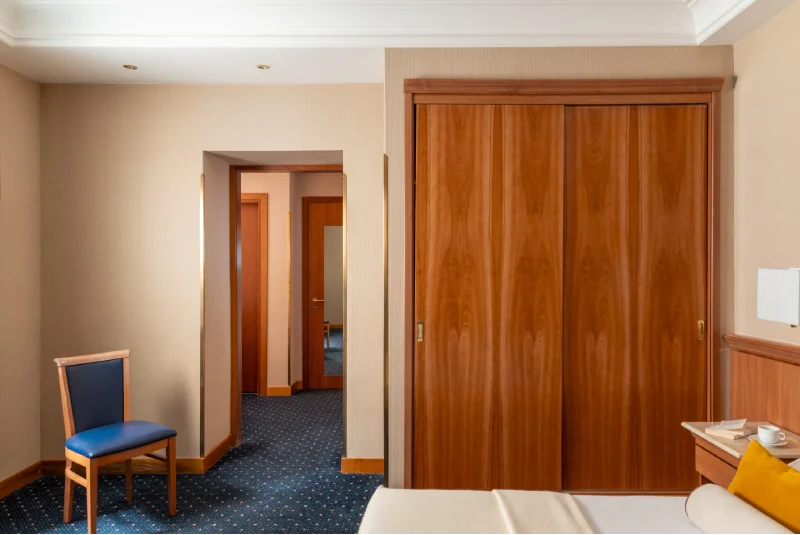 Camera Tripla spaziosa con ampio guardaroba e ambienti funzionali, perfetta per soggiorni prolungati a Roma - Hotel Diocleziano, BZAR hotels a Roma
